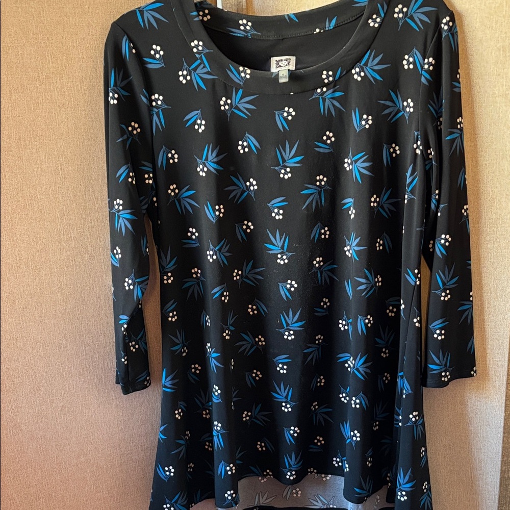 FINAL MARKDOWN Anne Klein Black Top with Blue Floral Design medium